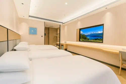 Luntai Hanyueting Hotel (Keyunzhan Xinxin Road Pedestrian Street)