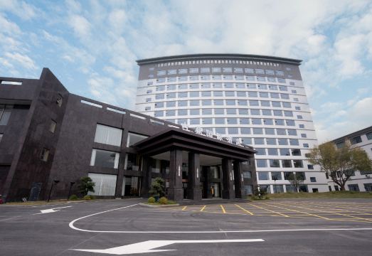 현대적인 호텔 객실 모습