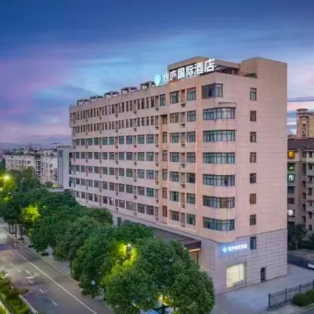 Yuelu kangyang Hotel (Hangzhou Tonglu Fuchun River Branch) Отели рядом с достопримечательностью «Дружественная больница Чунцзян-Роуд (отдел Чунцзян-Роуд)»