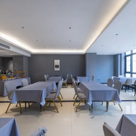 Xuwen Pineapple Pastoral Hotel (Xuwen Cultural Square)