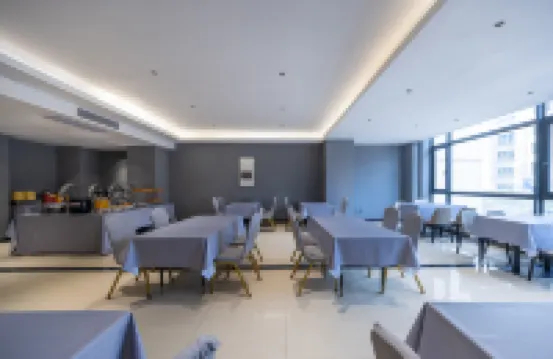 Xuwen Pineapple Pastoral Hotel (Xuwen Cultural Square)