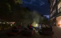 Tengchong Yishanyuan Sulfur Hot Spring Art Holiday Beauty Inn - 주차장