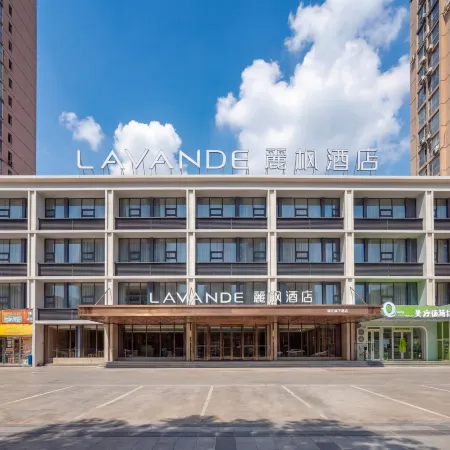 Lifen Hotel (Shenyang North Railway Station Beiling Park Metro Station Branch) Отели рядом с достопримечательностью «Парк Бейджинг»