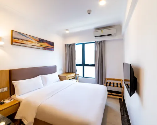HOTEL CINCO OCEANOS Hotels near ميدان سينادو