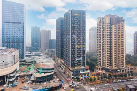 後客智慧酒店（重慶歡樂谷重光地鐵站店） 鄰近重慶光環購物公園室內植物園“沐光森林”的酒店