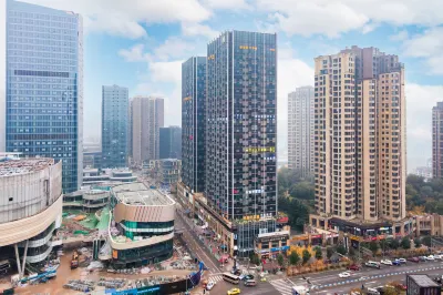 後客智慧飯店(重慶歡樂谷重光地鐵站店) 重慶光環購物公園室內植物園“沐光森林”附近的飯店