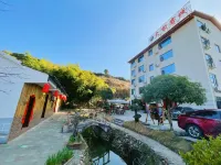 Wudang Mountain Tai Chi·Life Luxury Design Boutique Hotel - 2 ดาว