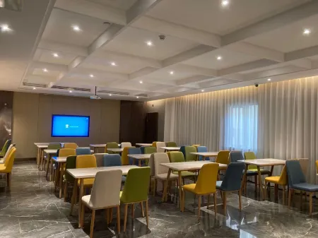 New Beacon International Hotel (Xiantao Global Center & Wushang Mall)) Отели в г. Сяньтао