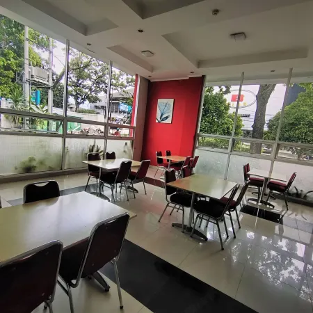 Urbanview Hotel Grand Malabar Bandung Отели в г. Lengkong