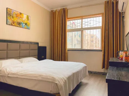 Queshan Junyue Express Hotel