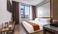 Travel World Hotel Hotels near Longmen Grottoes