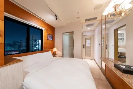 HiRiver Hotel