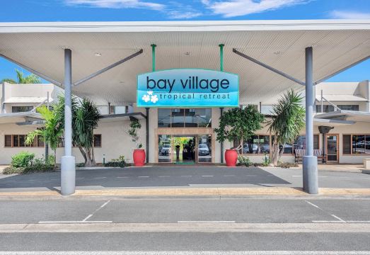 베이 빌리지 트로피컬 리트리트 객실 내부 또는 수영장 전경