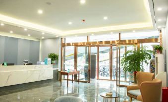 Rujia Ruibaiyun Hotel (Shangluo Zhongxue)