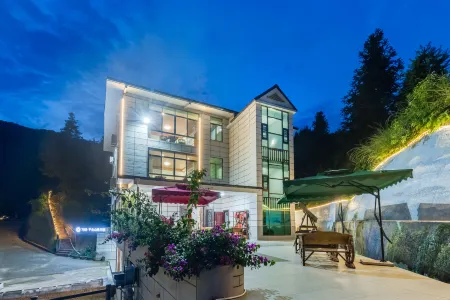 Floral Hotel· Yongding Tulou Busheshan Yin Hotel Отели рядом с достопримечательностью «Yongding Ancient Town»