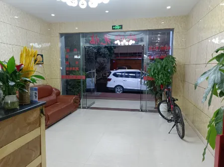 Liucheng 168 Business Hotel Отели рядом с достопримечательностью «Hongma Mountain»