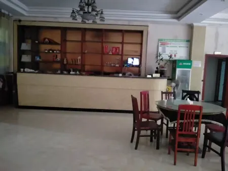 Tongjiang Qinchuan Hotel Отели рядом с достопримечательностью «Lion's Cave»