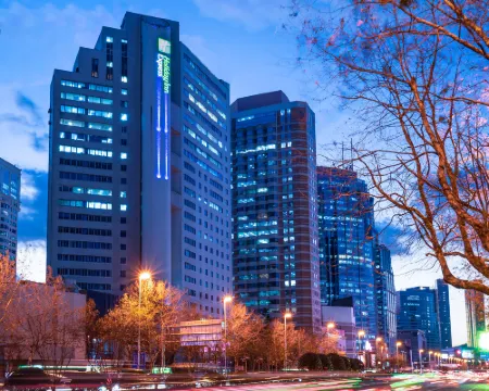 ฮอลิเดย์ อินน์ เอ็กซ์เพรส ชิงเต่า ซิตี้ เซ็นเตอร์ บาย IHG โรงแรมในชิงเต่า