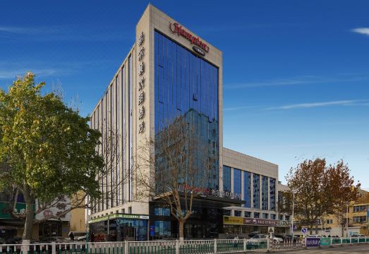 햄튼 바이 힐튼 객실 내부