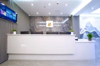 Ease Hotel (Linxia Central Square)