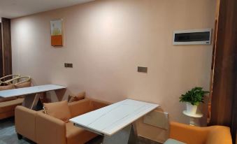 Changwei Apartment (Pingnan Donghu Shop)