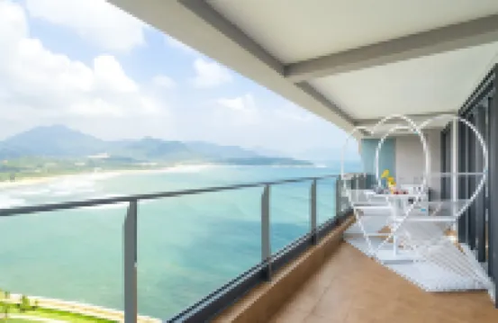 Yajing Haiju Surfing Seaview Design Hotel (Wanning Sunac Riyuewan Branch)