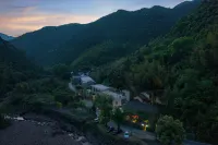 TongluHualu Boutique Residence Hotels in Lutz Resort