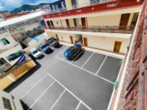 Floral Hotel· blue sky Meijing Hotel (Dukezong Ancient City)