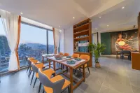 Fenghuang Best River View Hotel