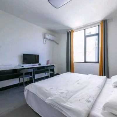 Youth Hostel Hotels near Autumn-Admiring Pavilion