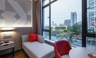 BORRMAN HOTEL (Guigang Macaojiang park & railway station Branch )