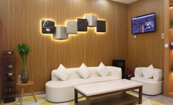 Zsmart Zhishang Hotel (Linping Yintai Branch, Lushan Street)