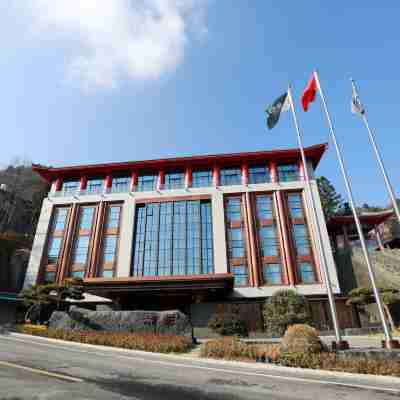 Wudang Mountain Yew Kowloon Hotel Exterior