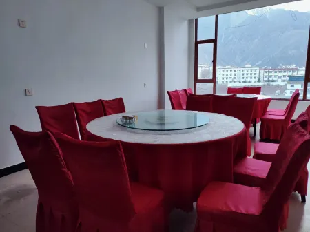 Tianfu Hotel (Mangkang Yanjing Branch) Отели рядом с достопримечательностью «Xizang Yanjing Millennium Ancient Salt Field»