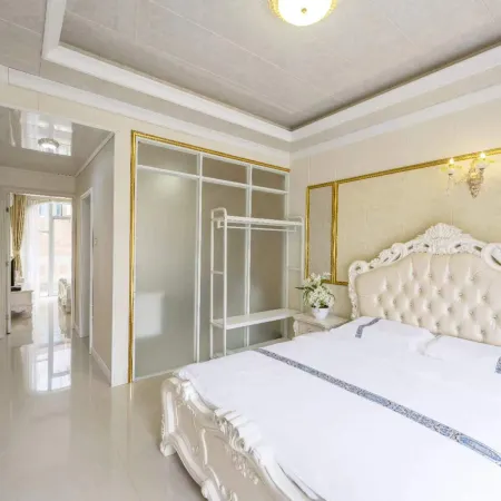 Haiyun Holiday Villa (Beihai International Passenger Port Qiaogang Style Street Store)
