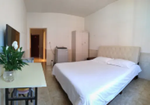 Tongxiang Huxing Apartment (Runda International Branch)