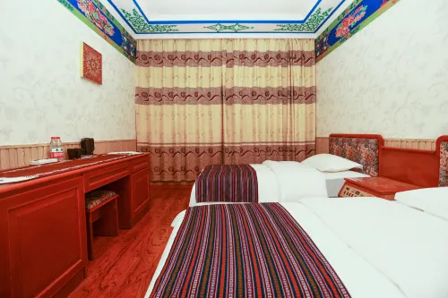 Lhasa Luolin Tibetan Family Hotel