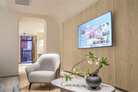 Qingting · Lyric Courtyard Hotel (Zhongshan Road Metro Station, Zhanqiao, Qingdao)