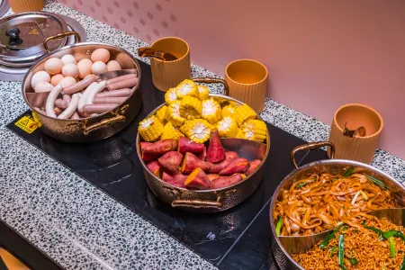 Orange Wenzhou Vientiane City Hotel Отели рядом с достопримечательностью «Towering Big Ancient Tree»