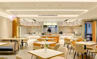 Homeinn Plus Hotel (Yangzhou Dongguan Street Wuyue Plaza)