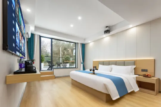 Banshan Hotel (Futian Subway Station) Отели рядом с достопримечательностью «Sancha Lake Scenic Area»