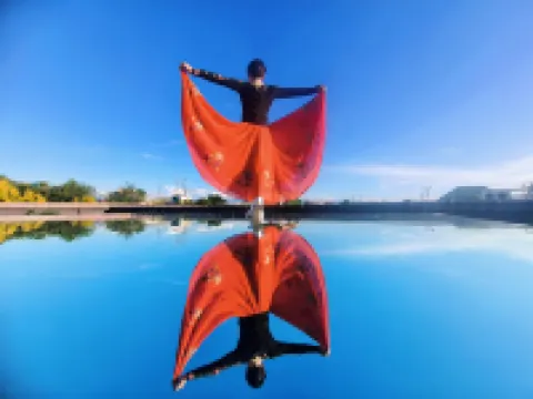 Flowers Bloom in the Western Regions homestay