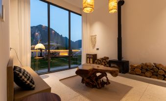 Enshi Jiujiu Homestay (Grand Canyon Tourist Center Store)
