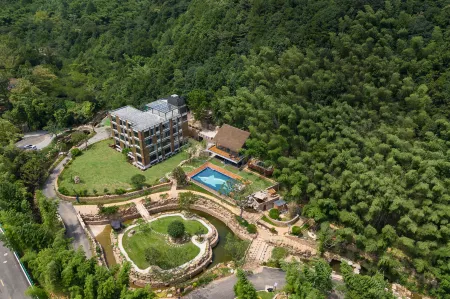 Nine Creek Listening to the Tao Resort Отели рядом с достопримечательностью «Changxing Badujie Scenic Area»