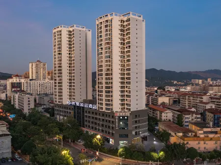 Chonpines Hotel (Baise Municipal Government Henderson Plaza Supply and Marketing Building)