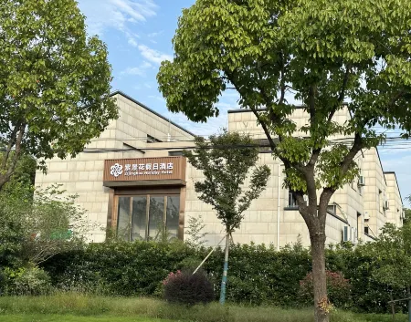Zijinghua Holiday Hotel (Xinchang Ancient Town) Отели рядом с достопримечательностью «Shanghai Wanfo Pavillon»