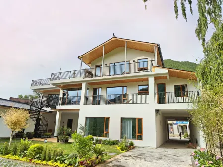 Yunxi Xiaozhu Homestay Отели рядом с достопримечательностью «Liuba Old Street»