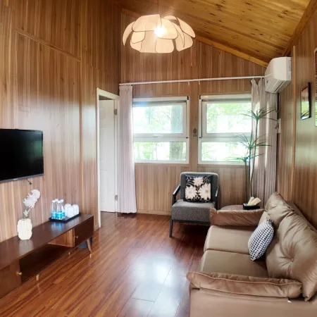 Kong West Island Guesthouse (Luxi West Sea Scenic Area Branch)