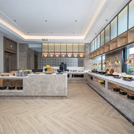 Vienna International Hotel (Xi'an Afanggong South Subway Station Branch) Отели рядом с достопримечательностью «Горячая Источники Большого Цзян»