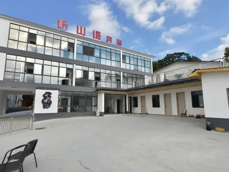 Mountain Whispers lnn Отели рядом с достопримечательностью «Yongquan Town»